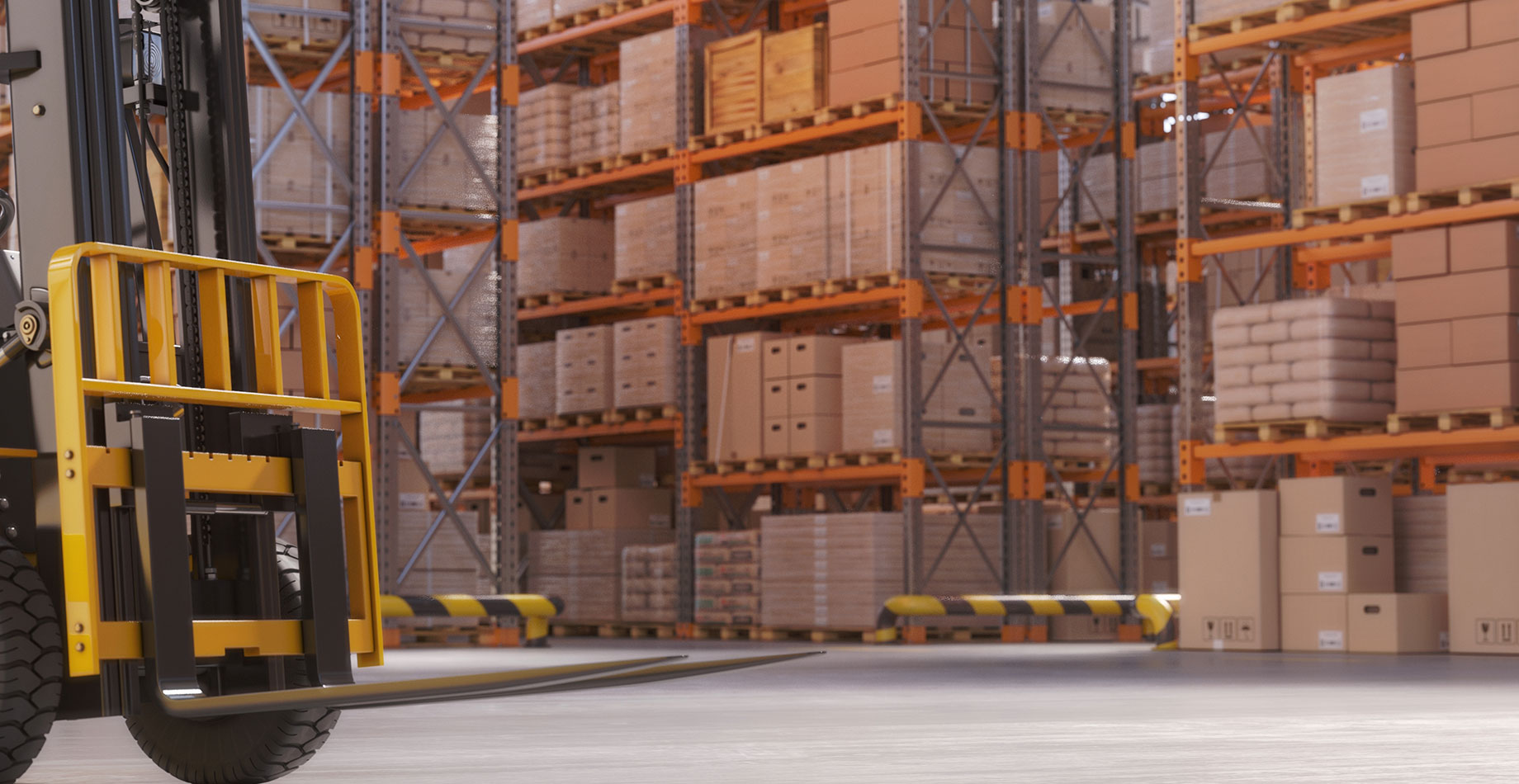 Almacén con estanterías industriales llenas de cajas almacenadas